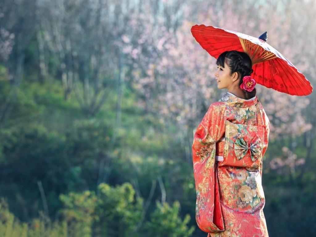 和の装いの女性