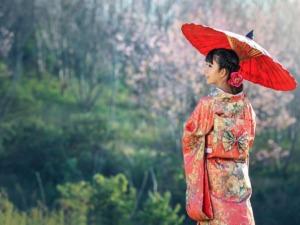 和の装いの女性